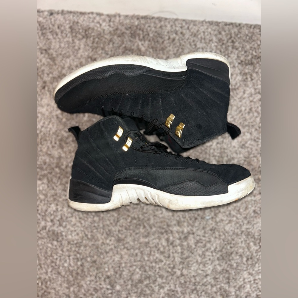 Retro Jordan 12’s Reversed Taxis